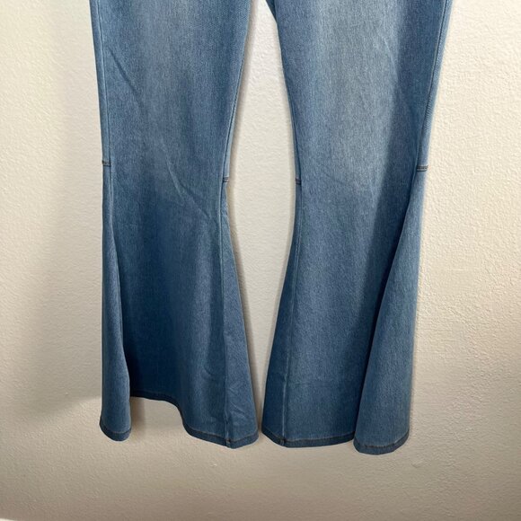 Halara Womens Bell Bottom Stretch Pull On Flare Jeans Light Wash XL - Picture 3 of 7